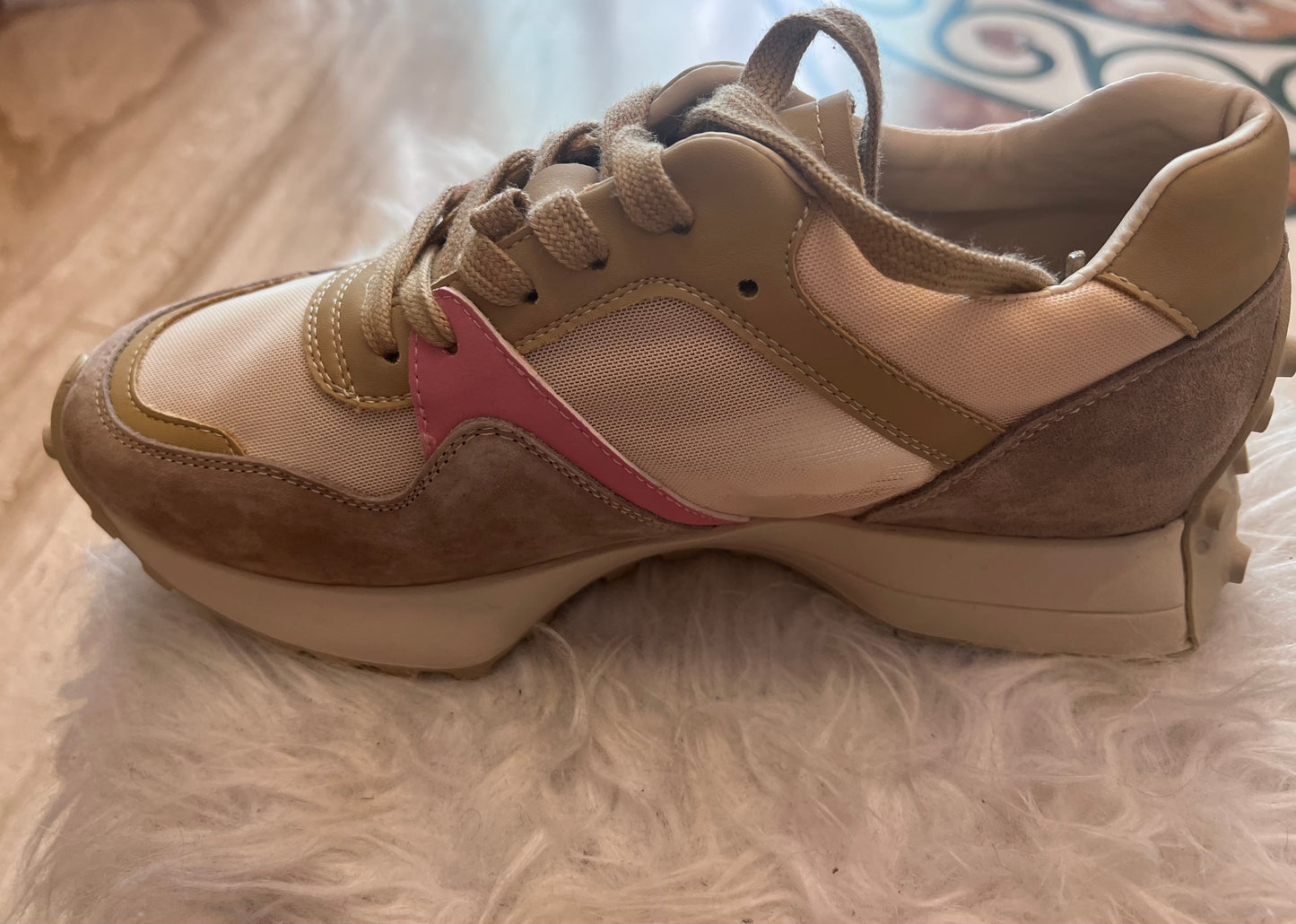 SNEAKERS